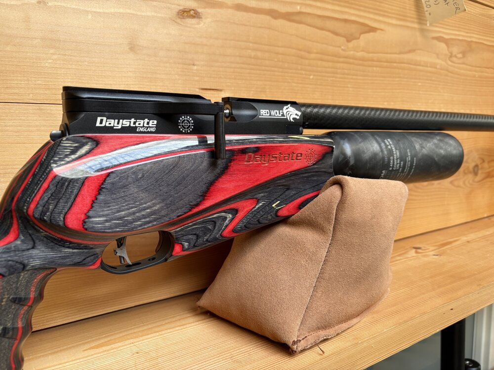 Occasion- Daystate Red Wolf .30 HiLite HP 23&Prime; Laminated rood