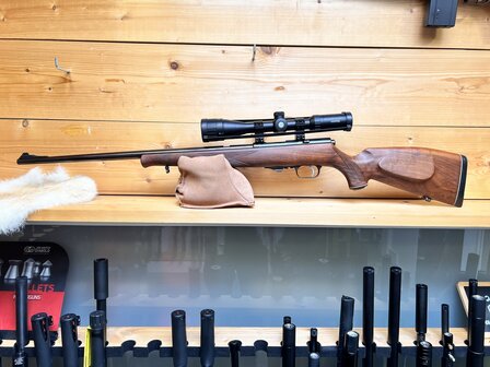 Weihrauch HW60J met Hawke .22WMR richtkijker 