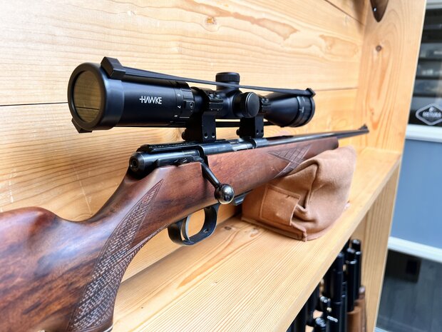 Weihrauch HW60J met Hawke .22WMR richtkijker 