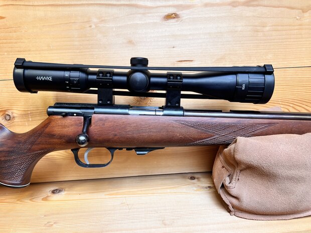Weihrauch HW60J met Hawke .22WMR richtkijker 